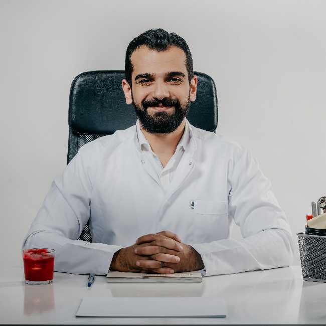 دكتور  أحمد الباز  متخصص في التركيبات التجمع