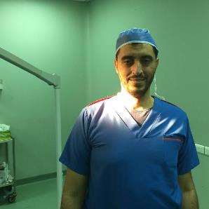 دكتور  أحمد علاء الدين  أستاذ الجراحة العامة بكلية الطب جامعة عين شمس القاهرة