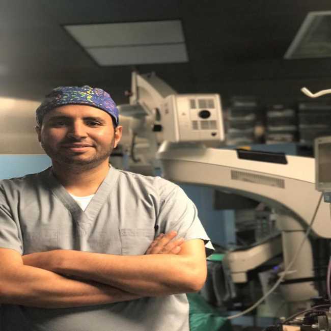 دكتور  محمد سمير عبد الشافي  استشاري طب وجراحة العيون الاسكندرية