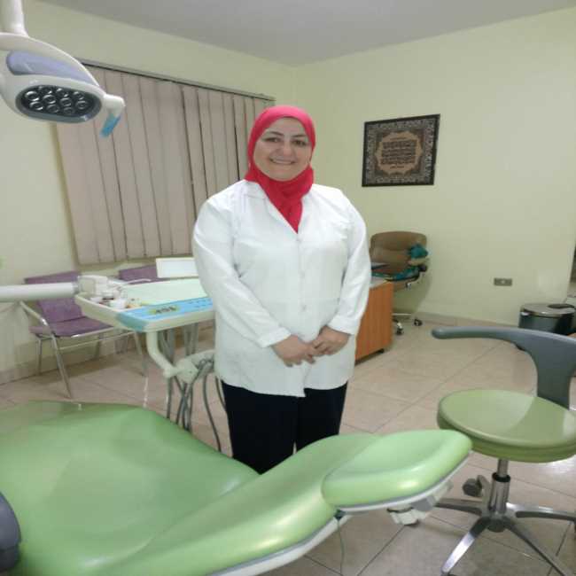 دكتورة  نجلاء زكي  استشاري جراحة الفم و الاسنان جامعة القاهرة القاهرة