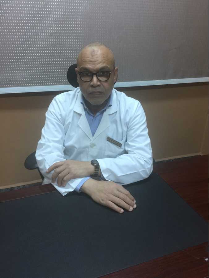 دكتور  يوسف صالح  استاذ جراحة التجميل بكلية الطب جامعة اسيوط اسيوط